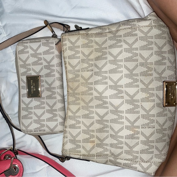 Michael Kors purse with matching wallet - Picture 2 of 5